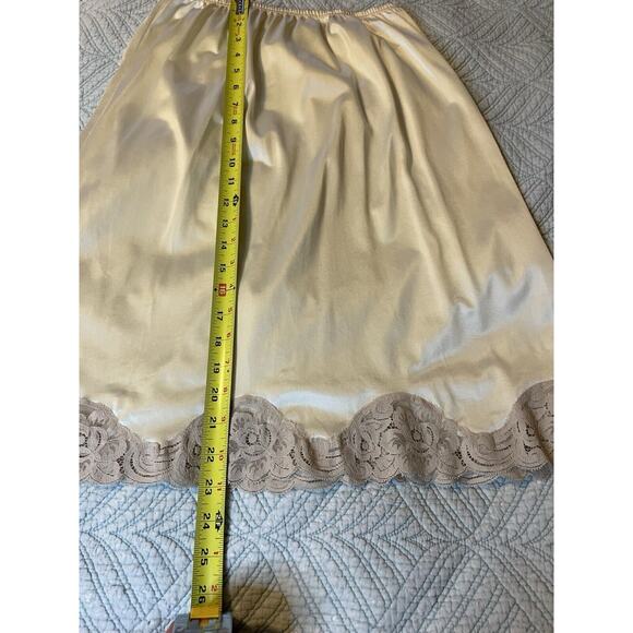 VTG Vanity Fair Ivory Silky Slip Skirt W/ Floral Lace Trim Small Classic Cottage - Picture 4 of 8